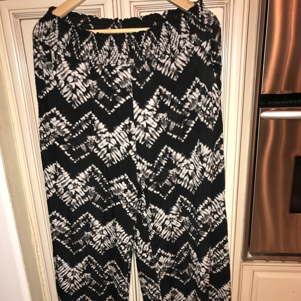 TIE DYE PALAZZO PANTS. WAIST IS NOT AS BIG AS SEEN